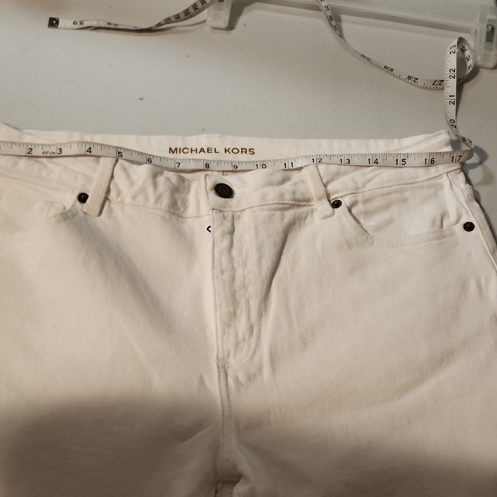 Michael Kors White Capris with Smooth Finish - Picture 5 of 10